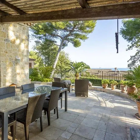 Villa avec une piscine au début du Cap d'Antibes Villa Antibes