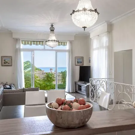 Villa avec une piscine au début du Cap d'Antibes Villa Antibes