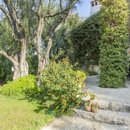Villa avec une piscine au début du Cap d'Antibes Villa