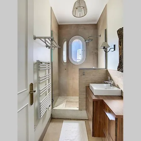Villa avec une piscine au début du Cap d'Antibes Villa