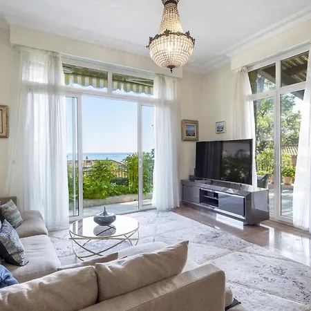 ヴィラ Villa Avec Une Piscine Au Debut Du Cap D'Antibes アンティーブ