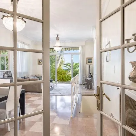 Villa Avec Une Piscine Au Debut Du Cap D'Antibes